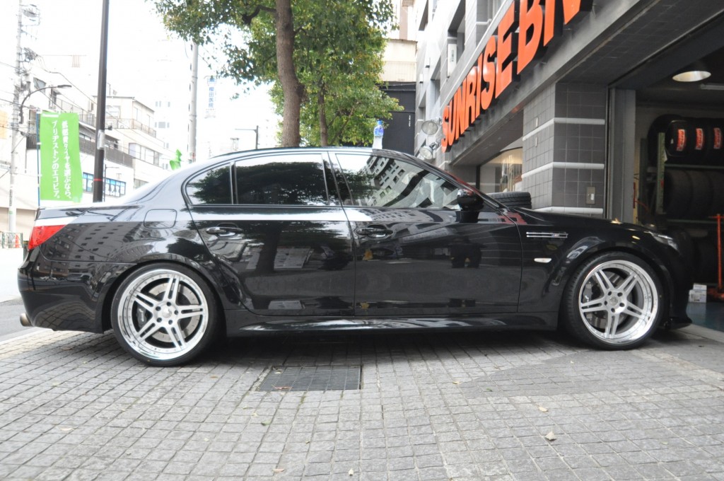 BMW E60M5にハイパーフォージドHF105R 20インチホイール装着