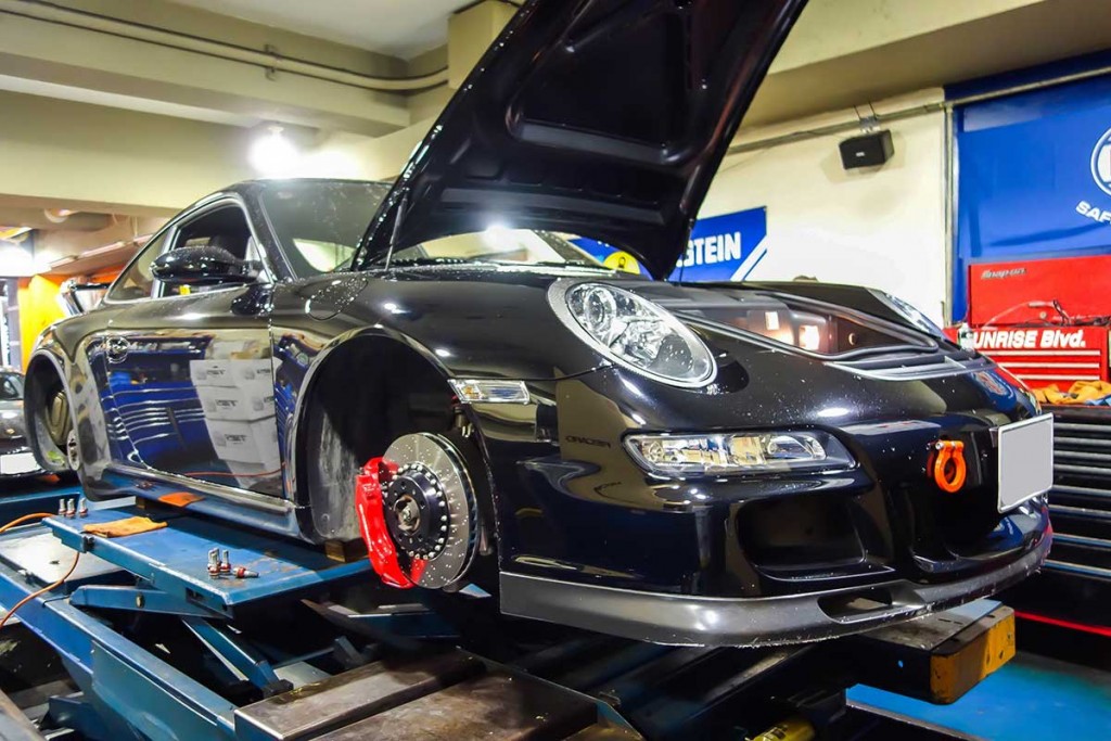 ポルシェ997GT3のブレーキ強化 PFCレーシングローター・ブレーキパッド