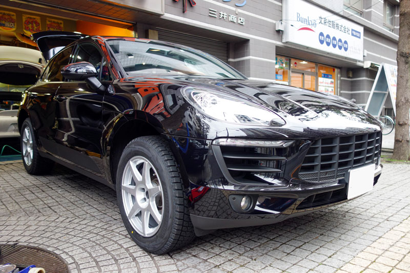 ポルシェマカン2.0Lに18インチ冬用スタッドレスタイヤホイール