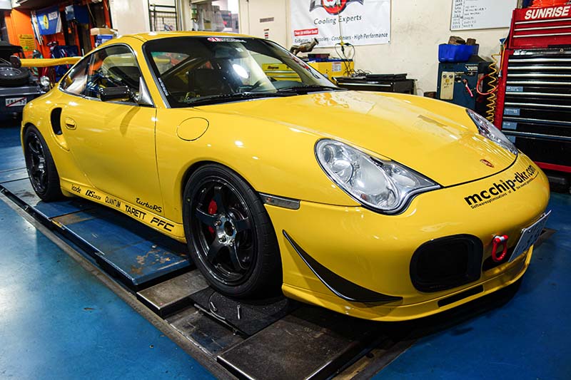 ポルシェ996ターボにカッチリしてショートなCAEウルトラシフター