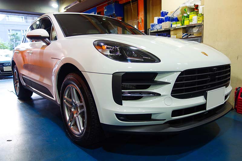 ポルシェマカンにミシュランスタッドレスタイヤ X-ICE SNOWお取付・冬