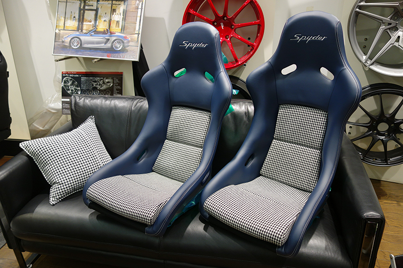 ポルシェ718ボクスタースパイダー フルオーダーRECAROシート取付