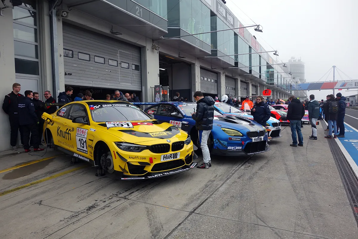 ニュル参戦　ポルシェ ニュル24時間耐久レース