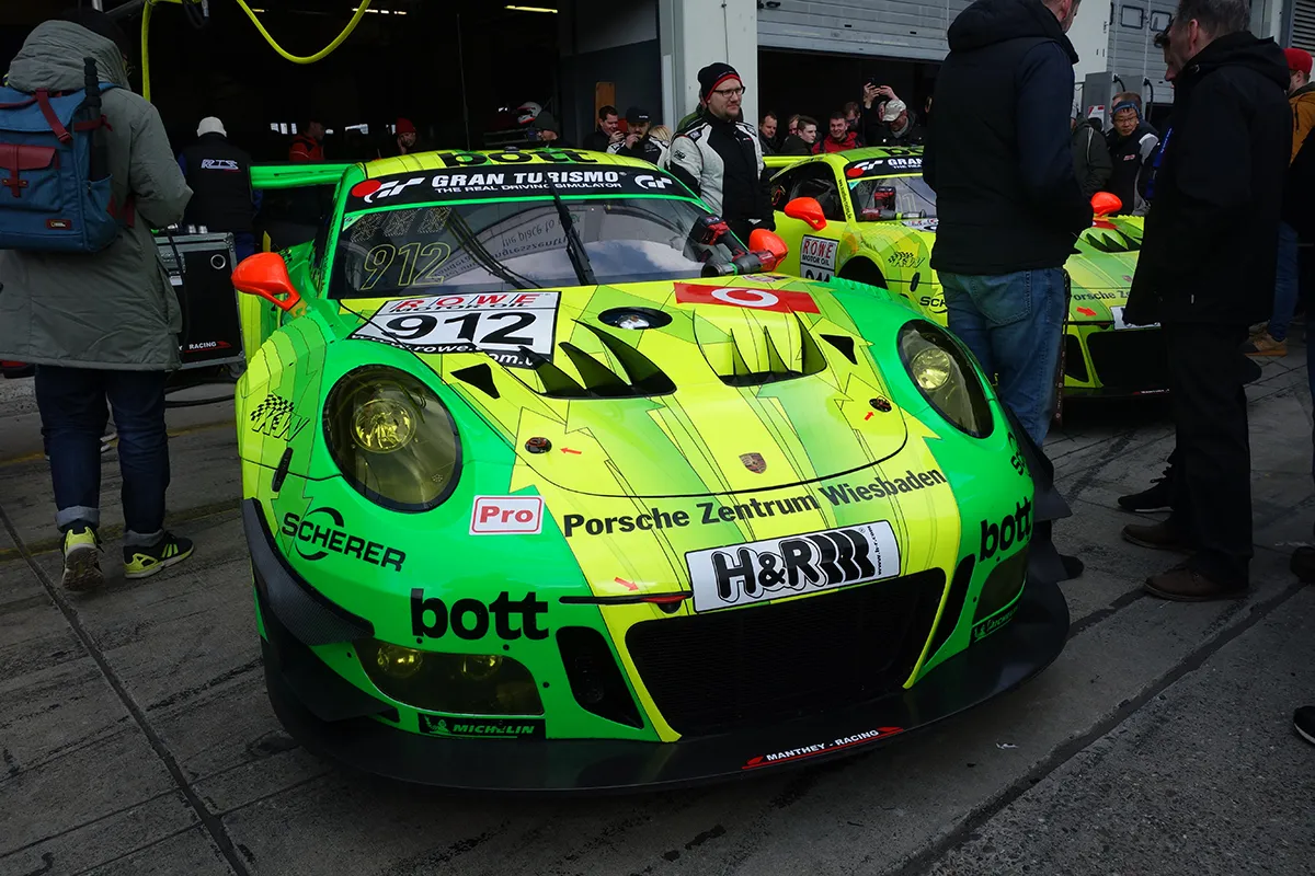 ニュル参戦　ポルシェ ニュル24時間耐久レース