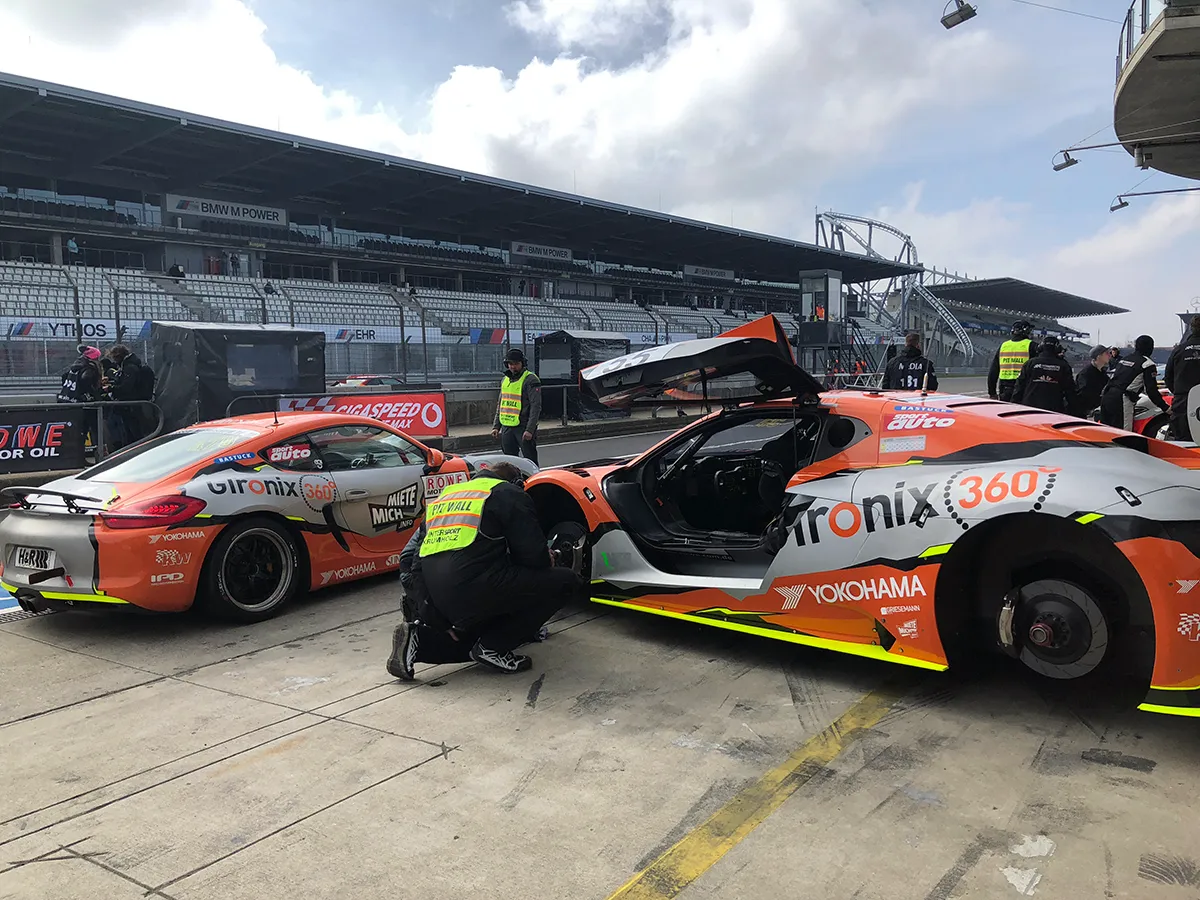 ニュル参戦　ポルシェ ニュル24時間耐久レース