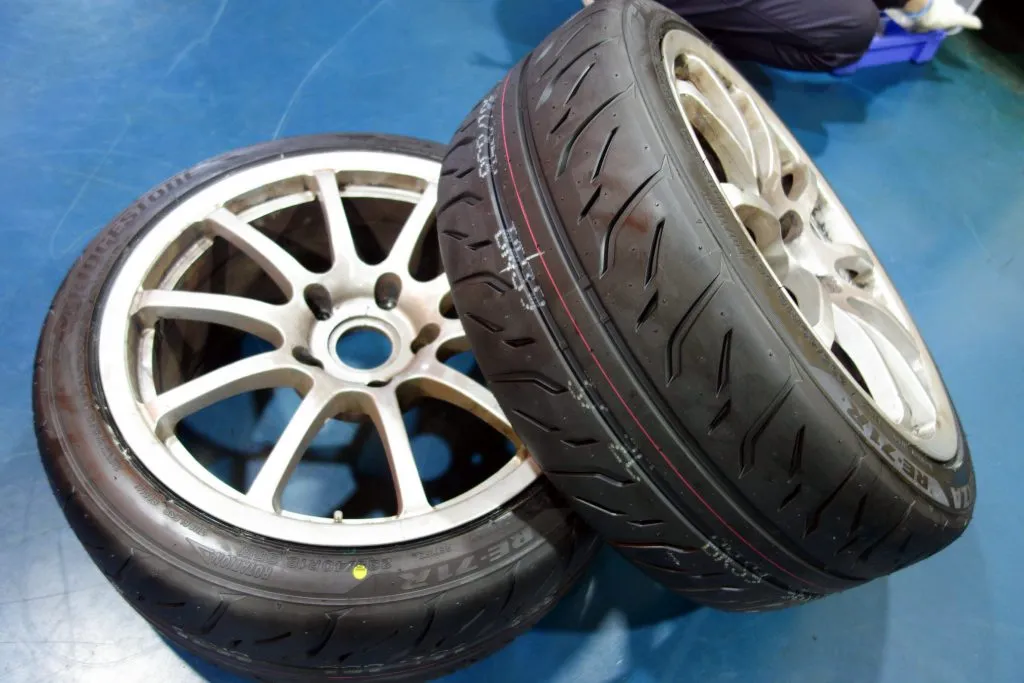 ポルシェ 996GT3 オイル交換 タイヤ交換