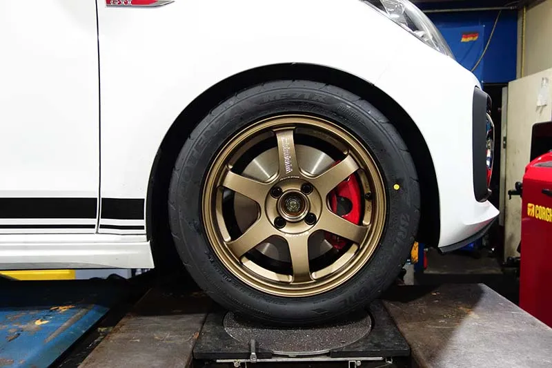 VW UP GTi RAYSホイール