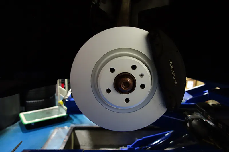 マカン ブレーキ警告灯 ブレーキ交換 タイヤ交換