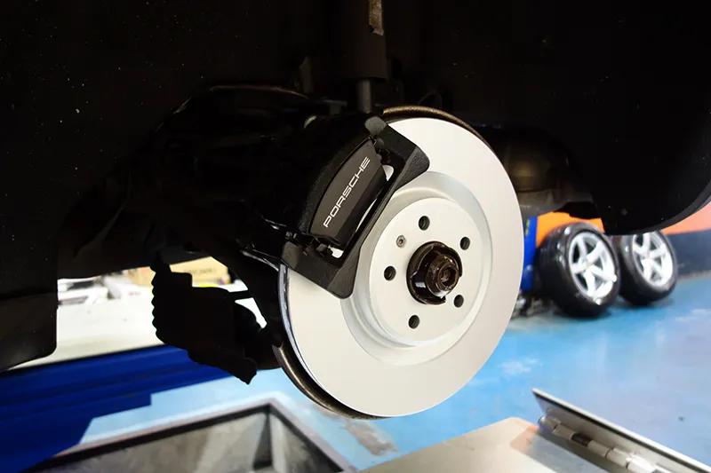 マカン ブレーキ警告灯 ブレーキ交換 タイヤ交換