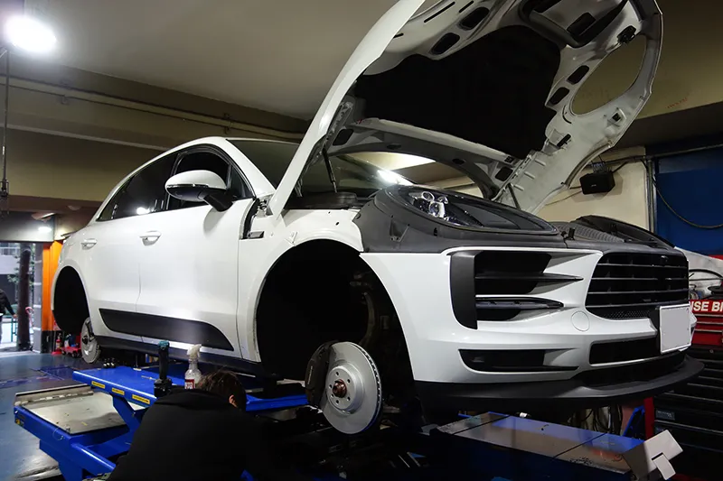 マカン ブレーキ警告灯 ブレーキ交換 タイヤ交換