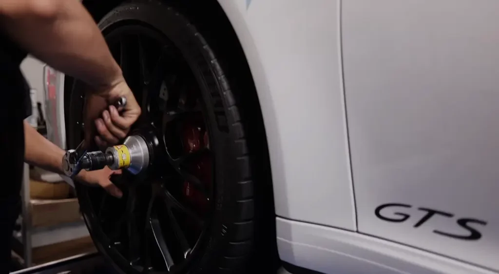 センターロックホイール脱着