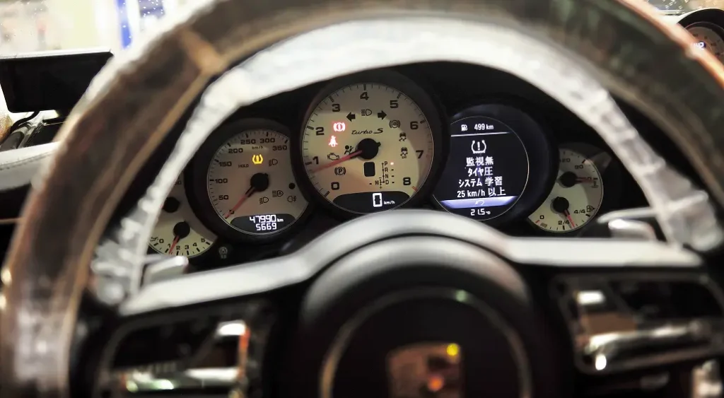 タイヤ空気圧調整・TPMSセンサーリセット作業