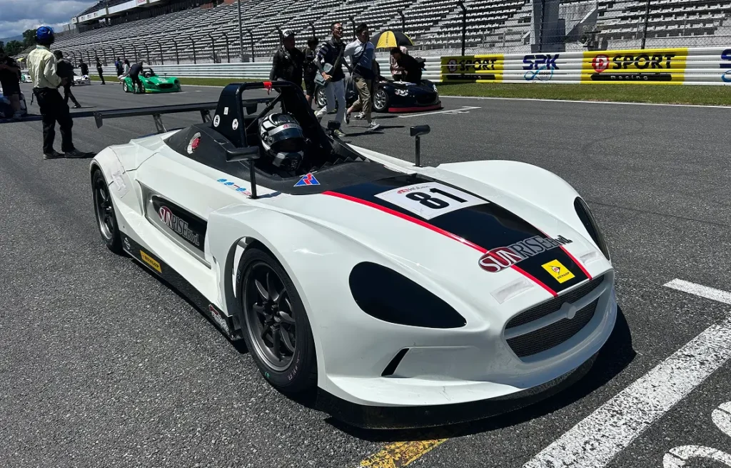 レース参戦サポート