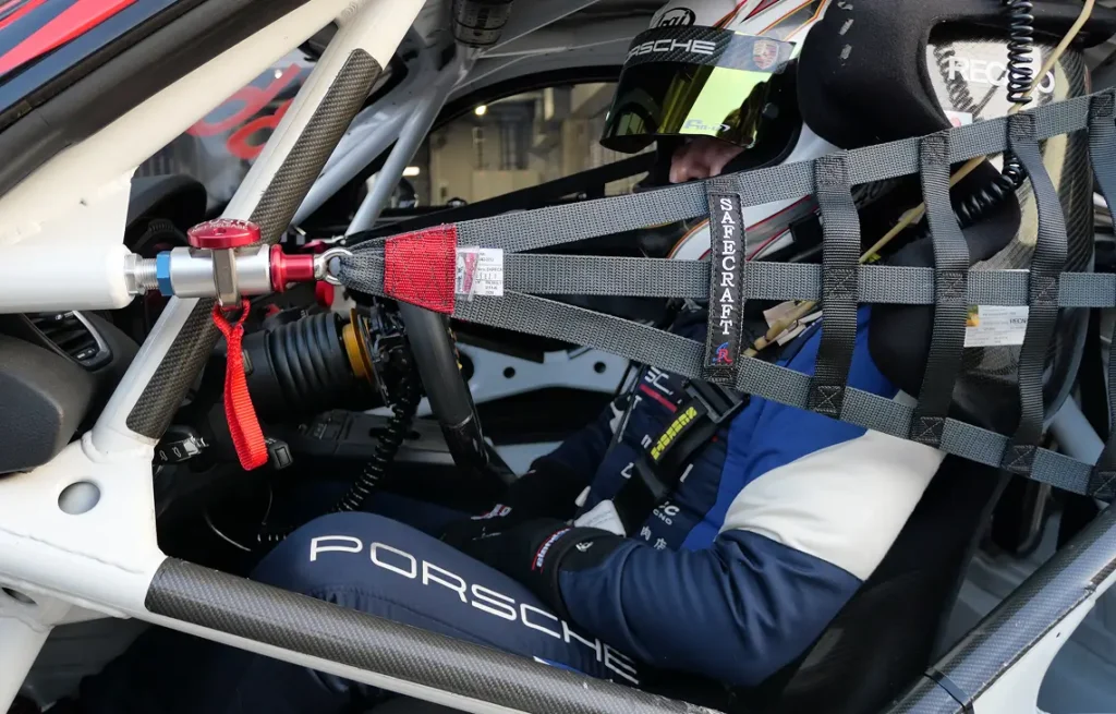 レース参戦サポート