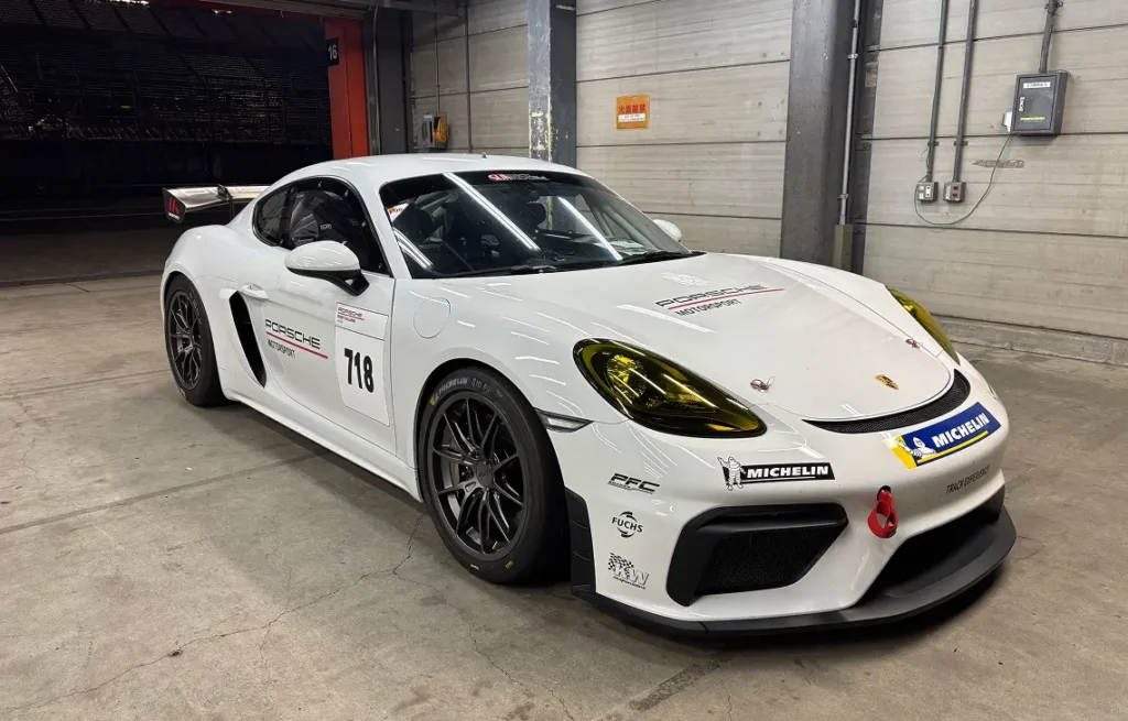 レーシングカーレンタル