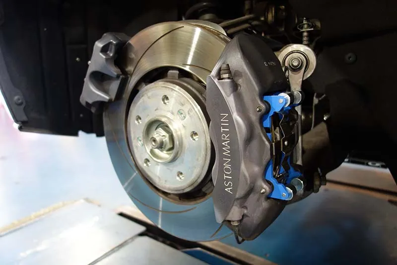 DB11 ブレーキパッド