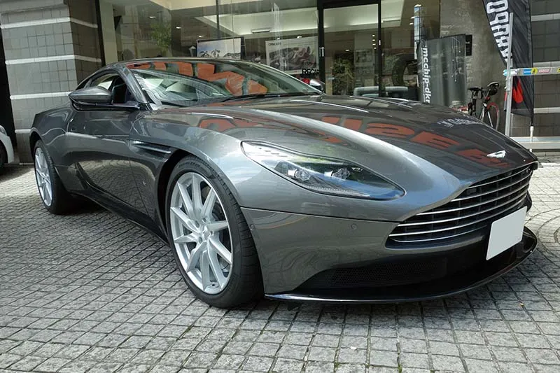 DB11 ブレーキパッド