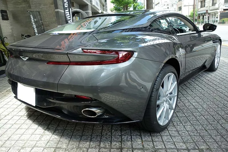 DB11 ブレーキパッド