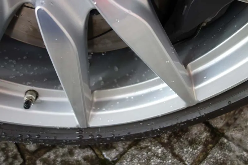 DB11 ブレーキパッド