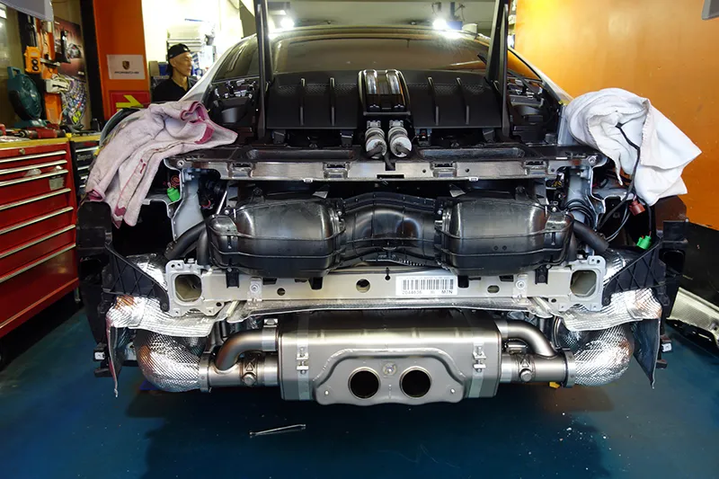 992gt3rs-akrapovic-install