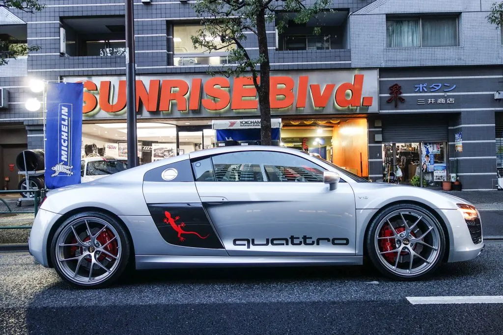 AUDI R8 V10