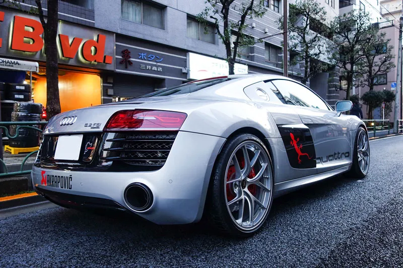 AUDI R8 V10