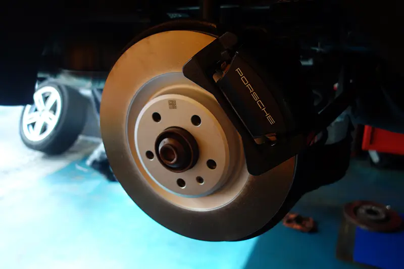 ポルシェマカンS ブレーキ警告灯点灯・ブレーキ交換修理