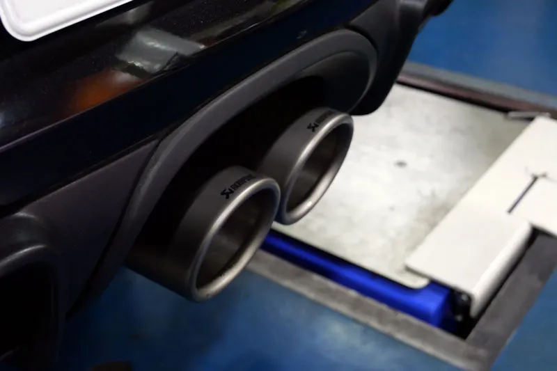 981 GT4 akrapovic exhaust