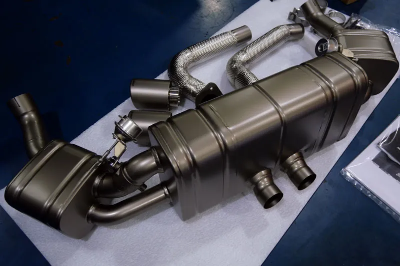 981 GT4 akrapovic exhaust