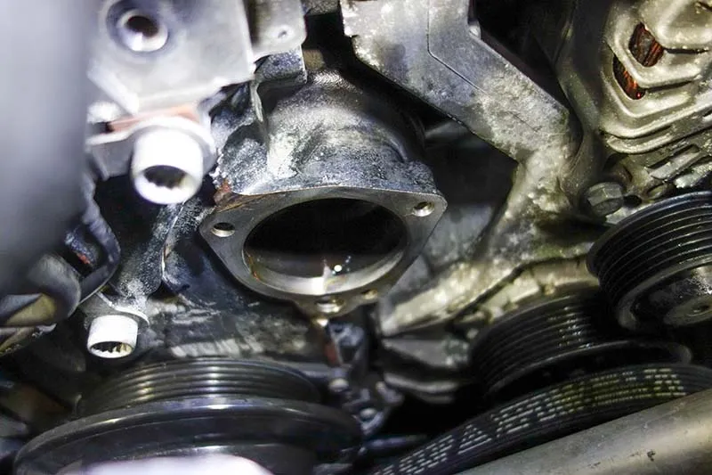 カイエン　冷却水漏れ修理