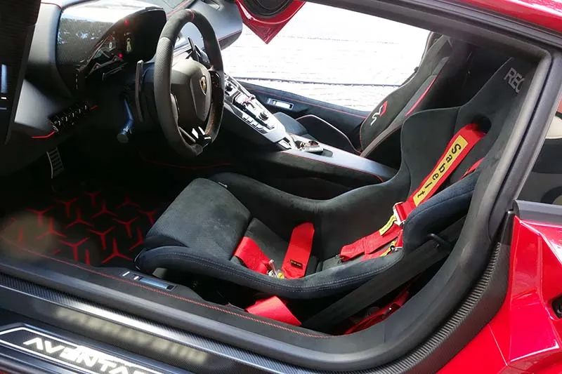 aventador SVJ シート交換