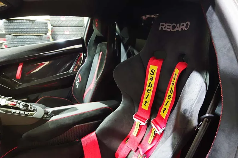 aventador SVJ シート交換