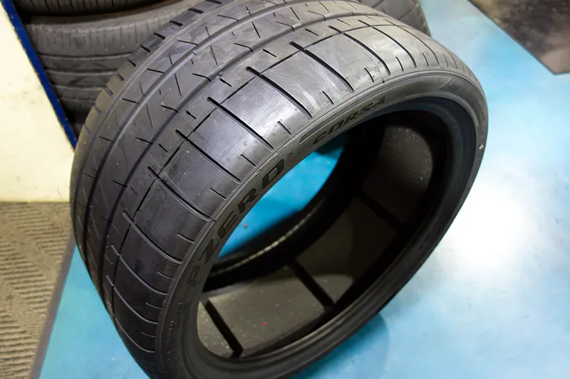 720S タイヤ交換