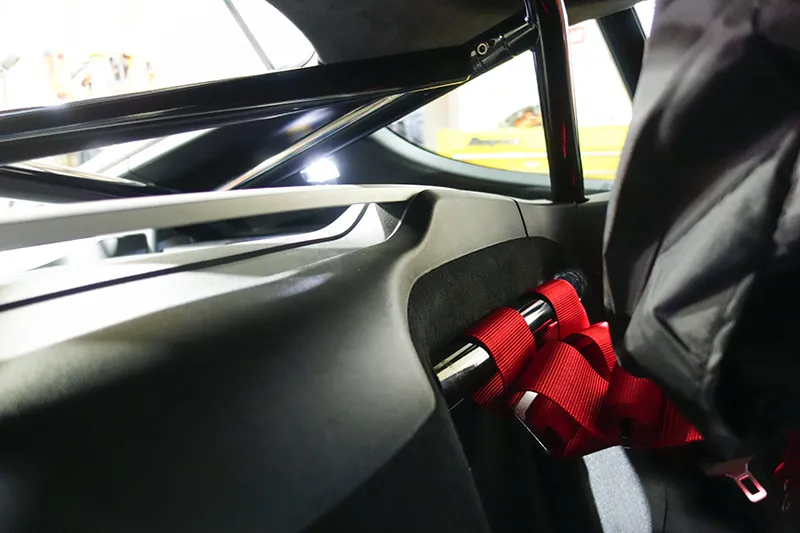 ポルシェ ケイマンGT4 ロールケージ取付