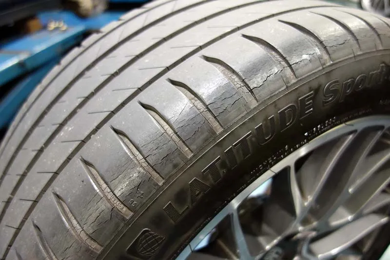 マカン タイヤ交換 ミシュランタイヤ