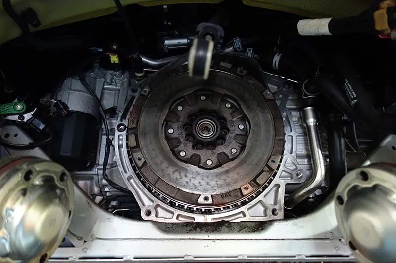 ポルシェ GT4 クラッチ交換