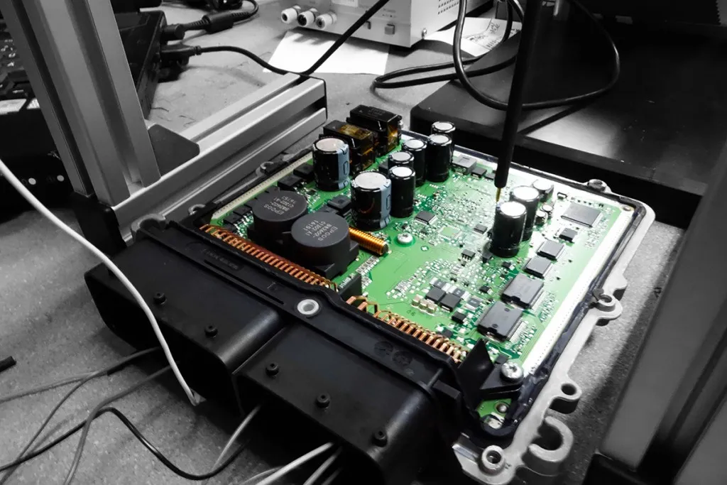 g350d ecu mcchip-dkr