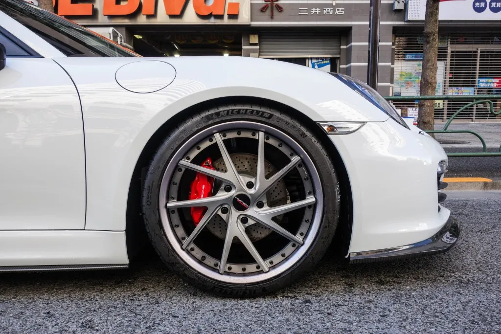 981ボクスター ローダウン ホイール交換