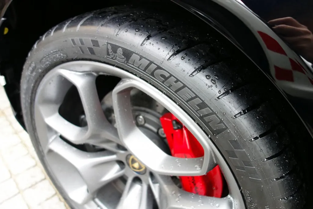 Huracan タイヤ交換