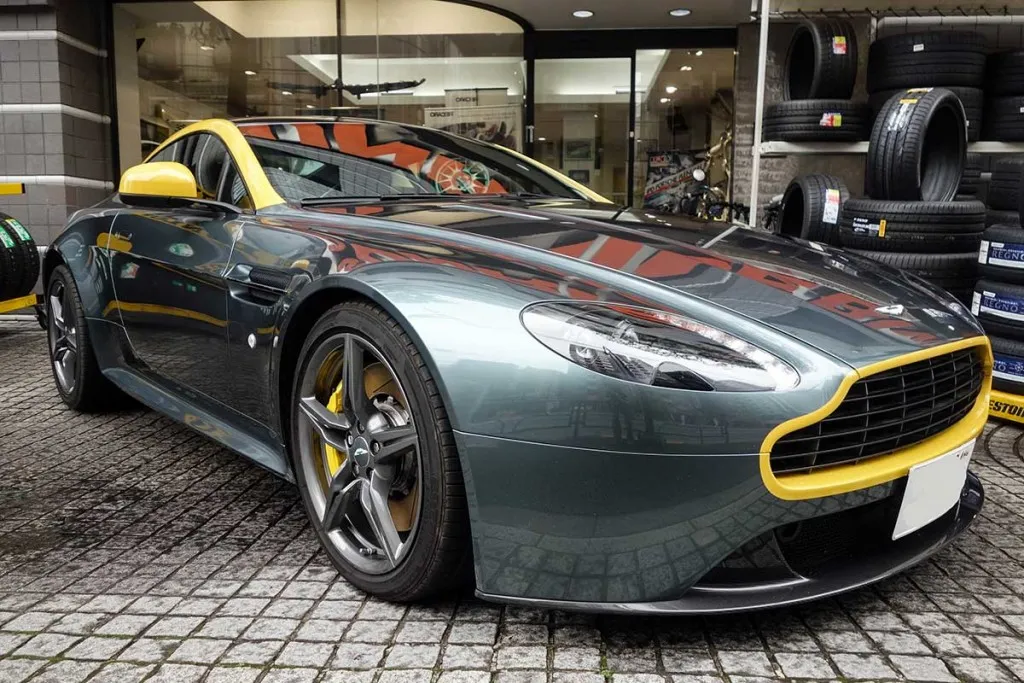Aston Martin V8 N430