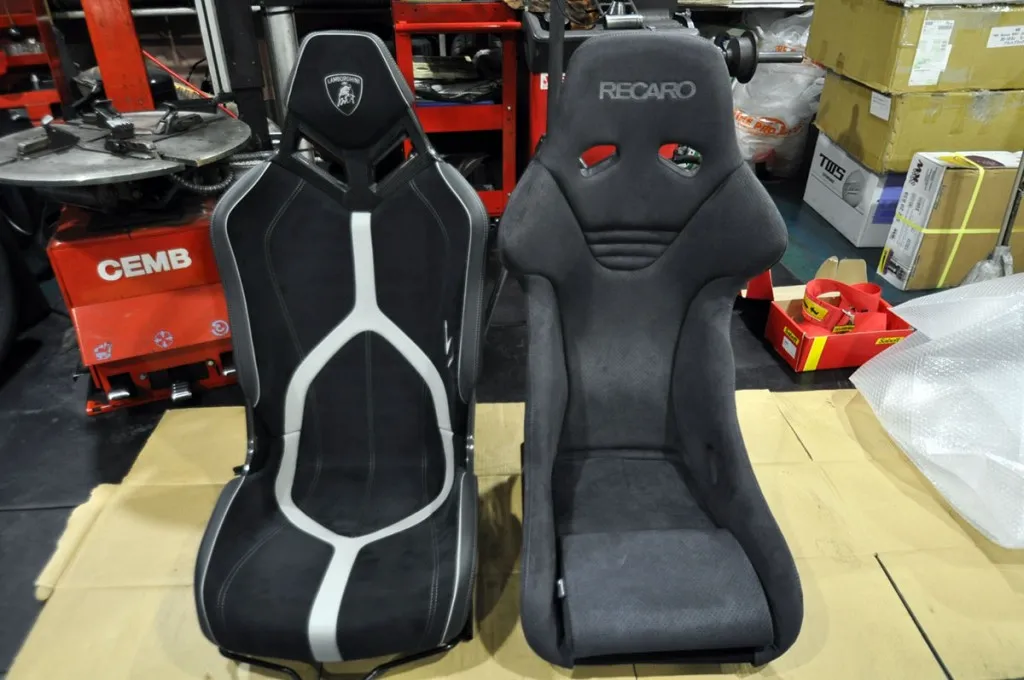 Aventador SV LP750 シート交換