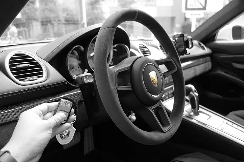 ポルシェ 718ケイマンGT4 マフラー交換 ECUチューニング