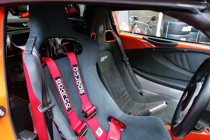 ロータスエキシージ シート交換