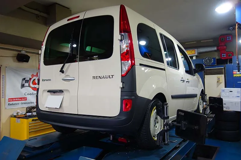 ルノーカングー タイヤ交換