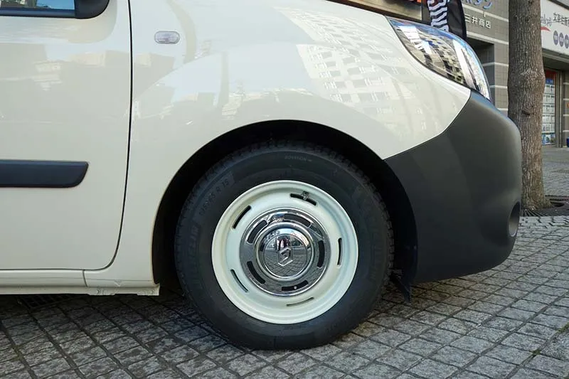 ルノーカングー タイヤ交換