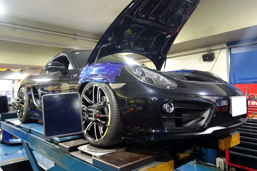 981ケイマン ローダウン ホイール交換