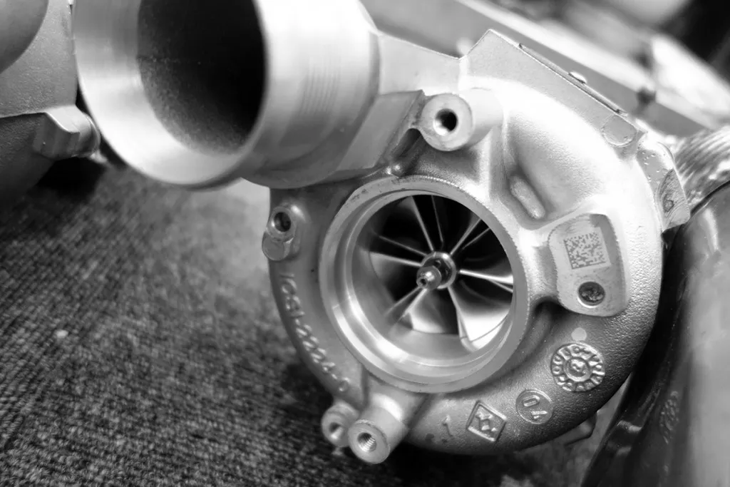 AUDI S8 ECUチューニング施工