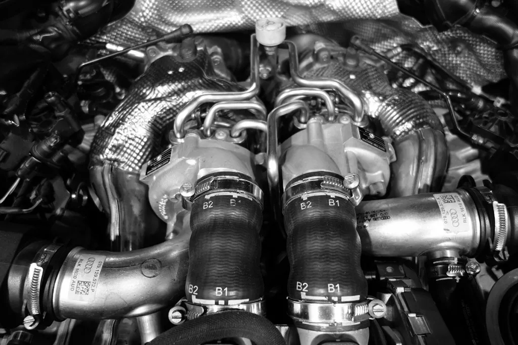 AUDI S8 ECUチューニング施工