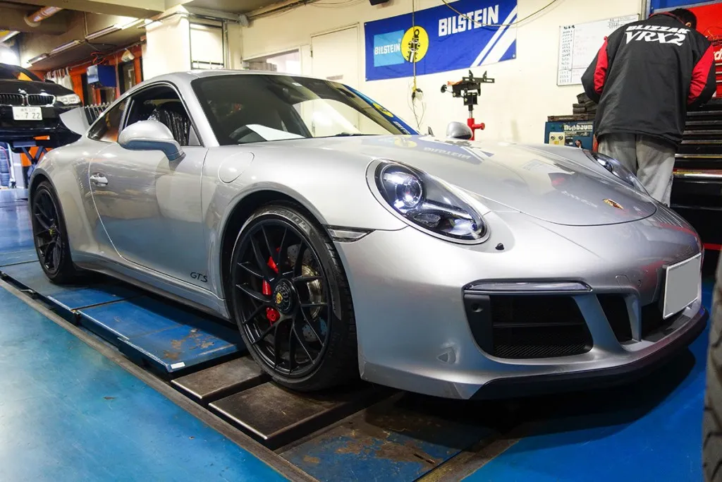 ポルシェ エンジンオイル交換 991