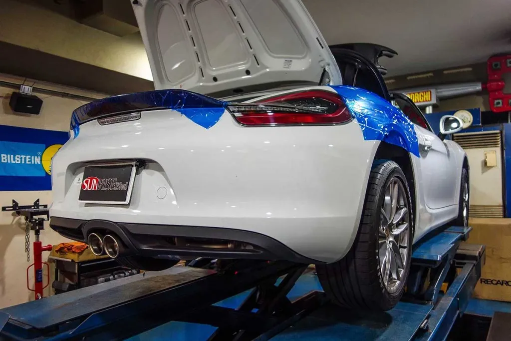 porsche akrapovic マフラー交換